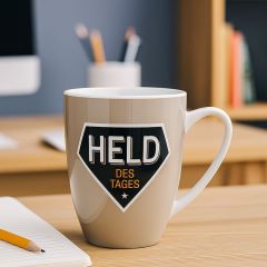Becher Porzellan HELD DES TAGES